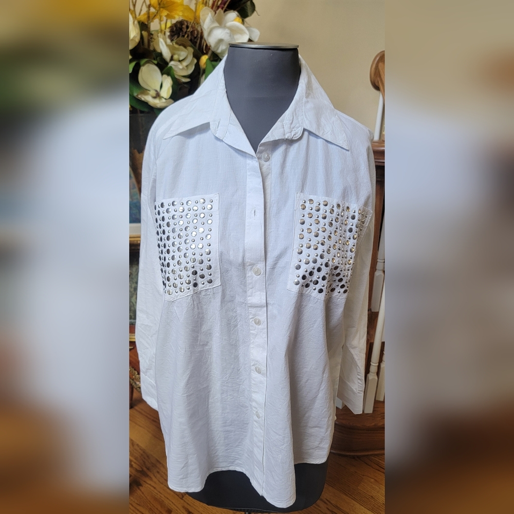 SIM & SAM bright white button down collared blouse with large silver stud chest